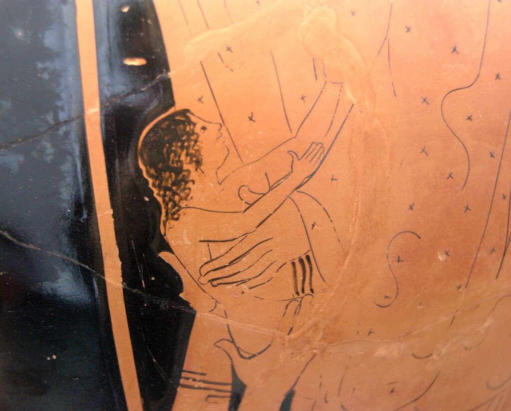 Афина принимает младенца Эрихтония из рук Геи, матери-земли. Аттический краснофигурный стамнос, 470-460 гг. до н.э., фрагмент росписи