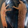Полиник вручает Эрифиле ожерелье Гармонии. Аттическая краснофигурная ойнохоя, ок. 450-440 до н.э.